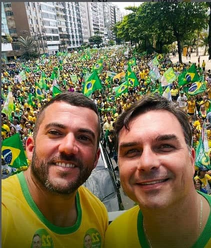 Flávio Bolsonaro — Ato de rua