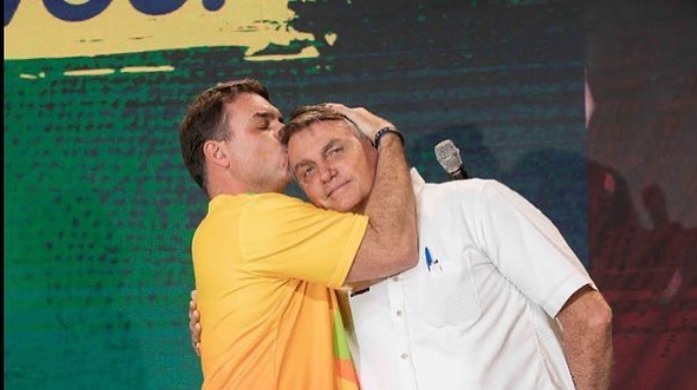 Flávio Bolsonaro — No palanque